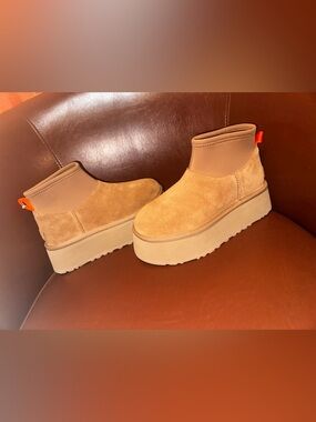 UGG Classic Mini Dipper Boots Chestnut Brown Size 7 NWOB